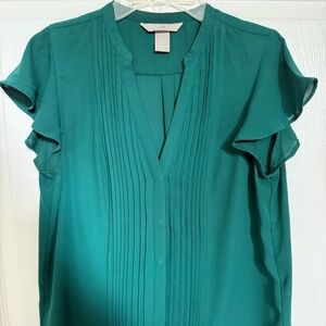 H&M Green Short Sleeve V-Neck Button down Blouse